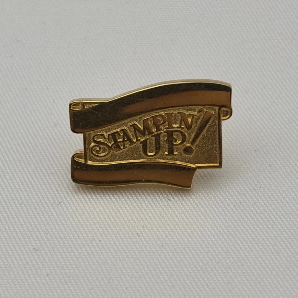 Stampin’ Up! Arts & Crafts Demonstrator Gold Tone Lapel Hat Pin